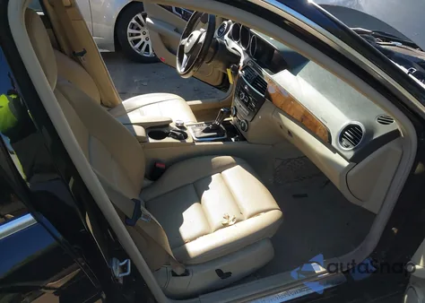 2014 Mercedes-Benz C 300 Luxury 4Matic/Sport 4Matic z USA, uszkodzony, nr VIN WDDGF8ABXEA953513